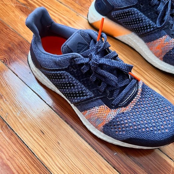 Adidas ultra boosts, size 6 - Picture 3 of 6